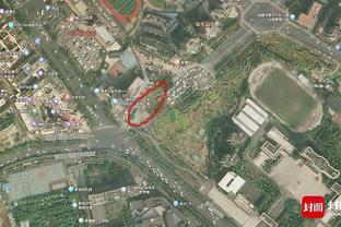 阿诺德与富勒姆比赛热区图：覆盖面积大，频繁内收到中场